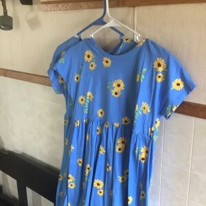 Girls Old navy 2 dresses in excellent condition size 10-12